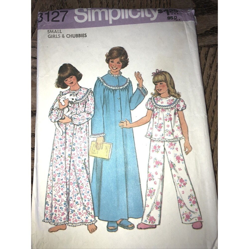 Simplicity 8127 Girls PJ& Robe Size S, 13pc Cut patter6